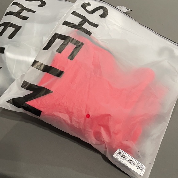 2 Sweatshirts - Picture 4 of 4